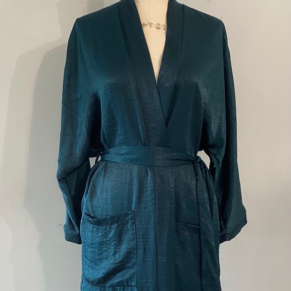 GREEN BELTED SATIN DUSTER CARDIGAN - Picture 4 of 5